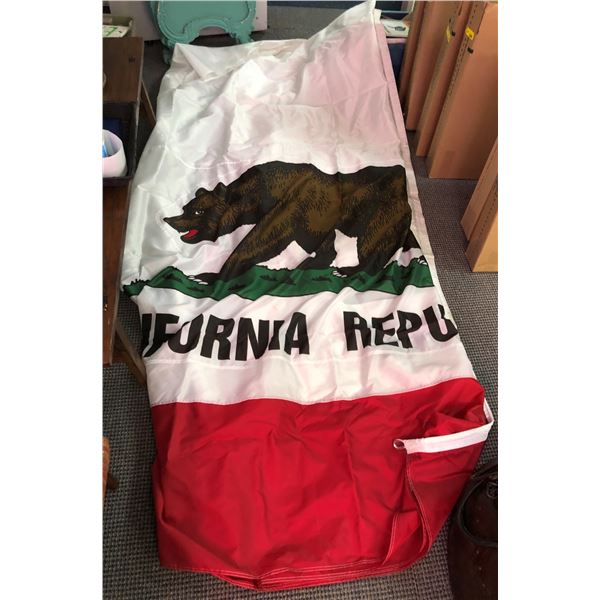 Box of California Republic Flag 10 (Approx. 10' x 15' / 4 ceramic decor pcs)