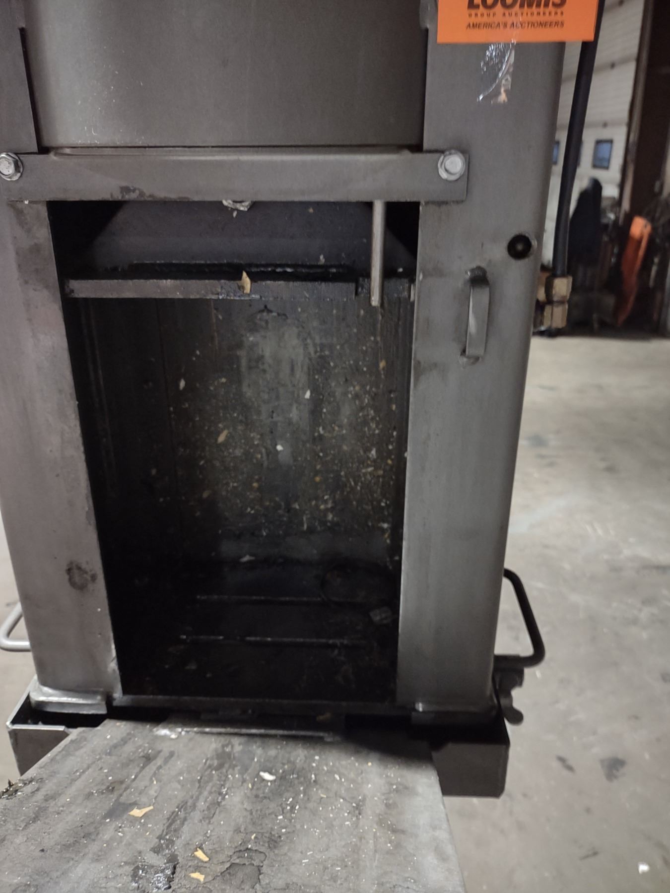 LIKE-NEW GRAY QUICKPAC QP-160 - COST $3,000.00