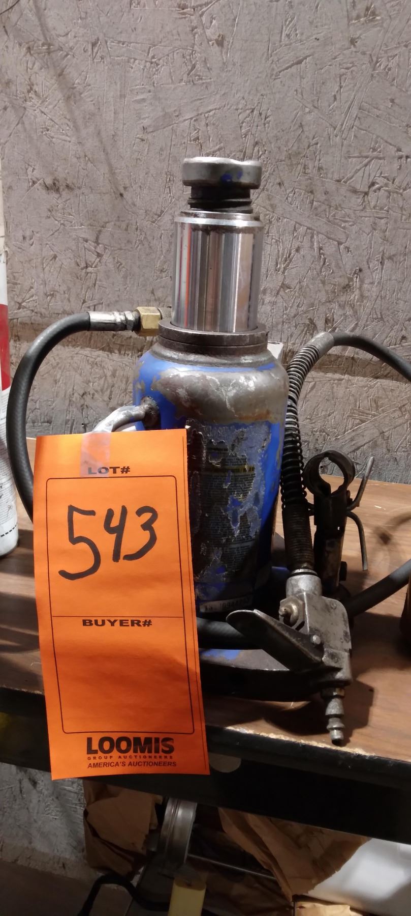 air assisted hydraulic jack