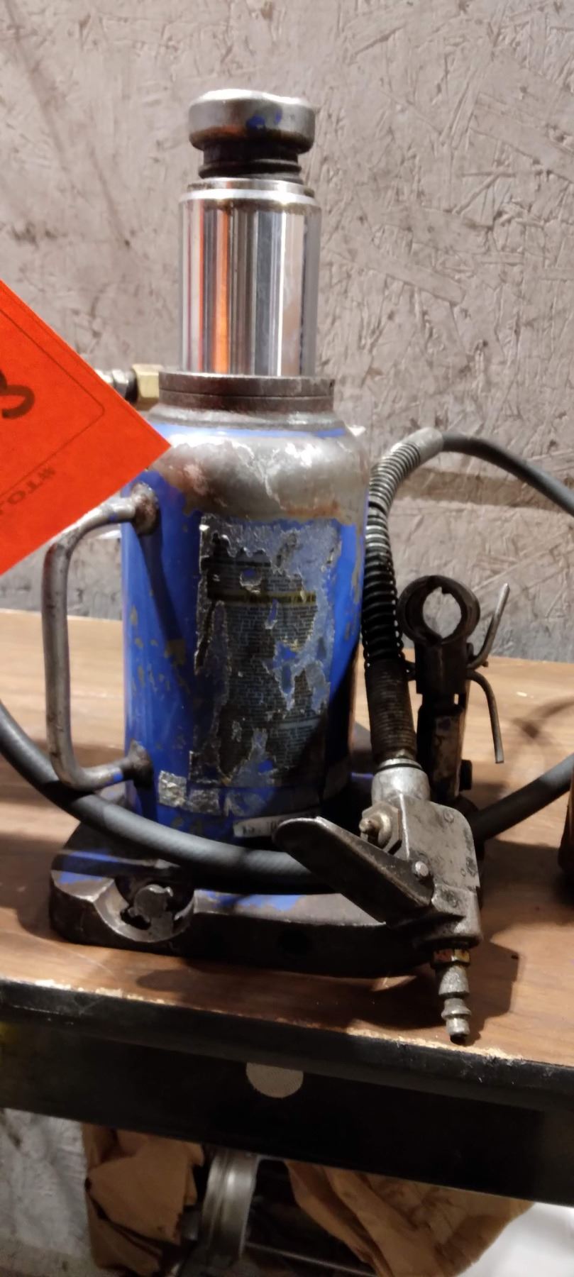 air assisted hydraulic jack