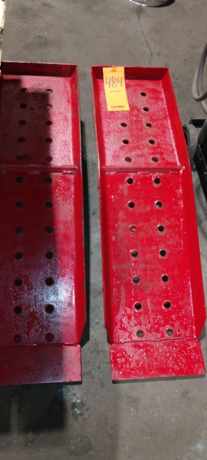 GRAY HEAVY DUTY ROLLING CAR RAMPS