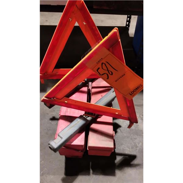 TRIANGLE REFLECTOR WARNING KIT, DOT APPROVED