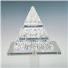 Image 7 : Waterford Crystal Pyramid Paperweight