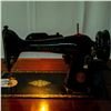 Image 17 : Vintage Singer Sewing Machine and Sewing Table, AJ663970
