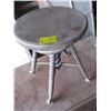 Image 1 : BALL & CLAW SPOOL LEGGED PIANO STOOL