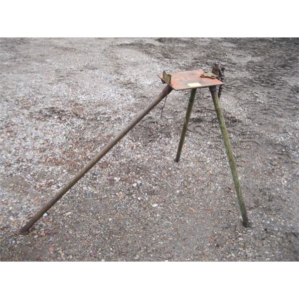 TRIPOD STAND WITH PIPE VICE