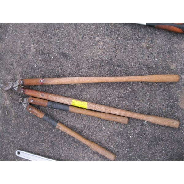 2 WOOD HANDLED PRUNNERS