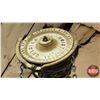 Image 2 : Chester Manufacturing Company 1 Tonne Chain Hoist (Model 41) (See Pics!) SHIPPING NOT AVAILABLE FOR 