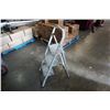 Image 1 : 3 STEP FOLDING LADDER