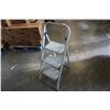 Image 2 : 3 STEP FOLDING LADDER
