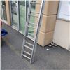 Image 2 : 10 FT ALUMINUM EXTENSION LADDER 20 FT EXTENDED