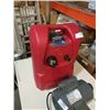 Image 2 : 1HP ELECTRIC MOTOR AND BOAT GAS TANK