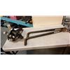 Image 1 : HUSKY TRAILER HITCH WITH SWAY BARS AND 2 5/16 INCH BALL