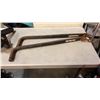 Image 2 : HUSKY TRAILER HITCH WITH SWAY BARS AND 2 5/16 INCH BALL