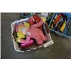 Image 2 : LOT OF GLITTER GLUE, KNIVES, RIGHT ANGLE SQUARES AND MORE