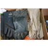 Image 2 : 2 TRAYS OF DISPOSABLE GLOVES AND WORK GLOVES