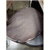 Image 2 : 2 LARGE CIRCULAR PET BEDS