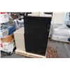 Image 2 : PALLET OF METAL FILING CABINETS