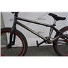 Image 2 : NO BRAND NO PAINT BMX BIKE