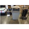 Image 2 : COMMERCIAL 4 WAY RUBBERMAID GARBAGE CAN