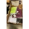 Image 6 : 3 TRAY SOF NEW BANDANAS, SHIRTS AND SLIPPERS, PLANTER HOLDER AND METAL STAND