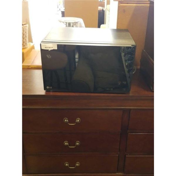 BLACK LG MICROWAVE