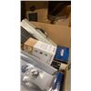 Image 4 : HAPPY LIGHT COMPACT ENERGY LAMP, SHERPA PET CARRIER, WEISER LOCK AND KNOB SET, ALLADIN LUNCH BOX, WA