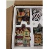 Image 2 : 5 PC PORCELAIN ILLUMINATED CHRISTAMS VILLAGE