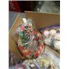 Image 8 : BOX OF CHRISTMAS DECOR AND MUSICAL ORNAMENTS