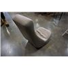 Image 3 : VINTAGE ARMLESS ROCKING CHAIR