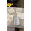 Image 2 : SET OF 5 VINTAGE DAMASK CLOTH NAPKINS