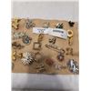 Image 3 : LOT OF PINS AND BROOCHES