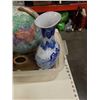 Image 5 : MACLEANS WORLD GLOBE AND EASTERN VASE WITH WOOD VASES