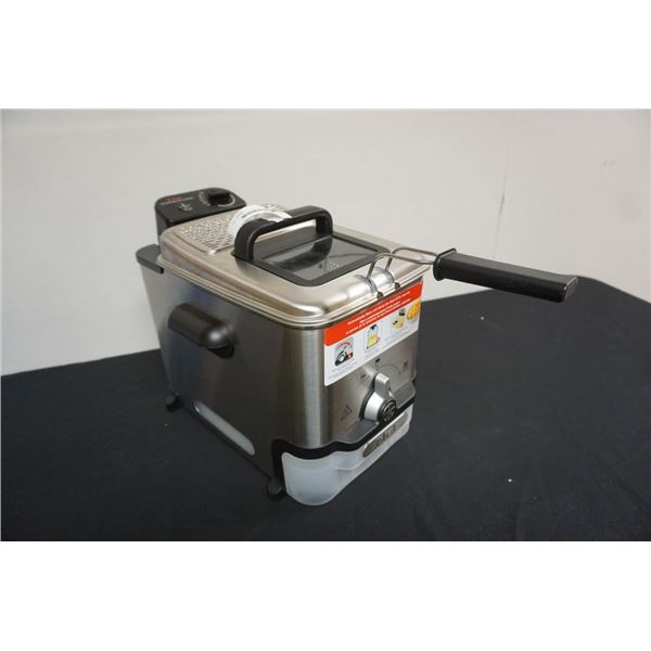 TFAL ULTIMATE EZ CLEAN DEEP FRYER - TESTED WORKING, RETAIL $129.96, COSMETIC DAMAGE ON BACK OF UNIT