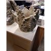 Image 2 : CONCRETE ANGEL GARDEN FIGURE AND PLANTER