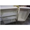 Image 1 : 2 WHITE BOOKSHELVES