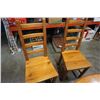 Image 6 : OAK DINING TABLE WITH 4 PINE CHAIRS