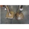 Image 3 : 2 ANTIQUE BRASS TRI LIGHT FLOOR LAMPS