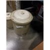 Image 2 : 2 CROCKS AND TWO LIDS - #4 AND #1 CROCK, #1 AND #3 LIDS