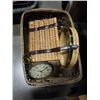 Image 2 : LOT OF WICKER BASKETS, GLOBE, ESTATE GOODS