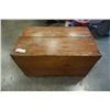Image 1 : VINTAGE WOOD TRUNK
