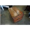 Image 2 : VINTAGE WOOD TRUNK