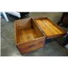 Image 3 : VINTAGE WOOD TRUNK
