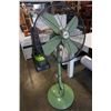 Image 1 : HOLMES RETRO STYLE GREEN FLOOR FAN