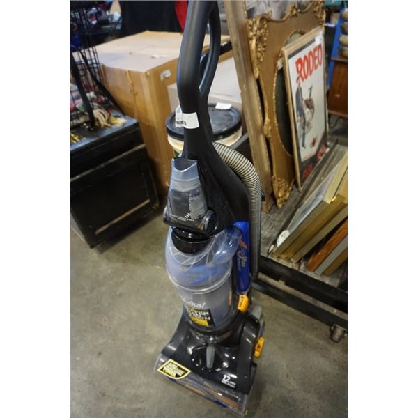 EUREKA BAGLESS VACUUM