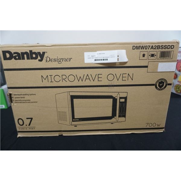 DANBY DESIGNER 0.7 CU FT MICROWAVE OVEN IN BOX TESTED AND WORKING