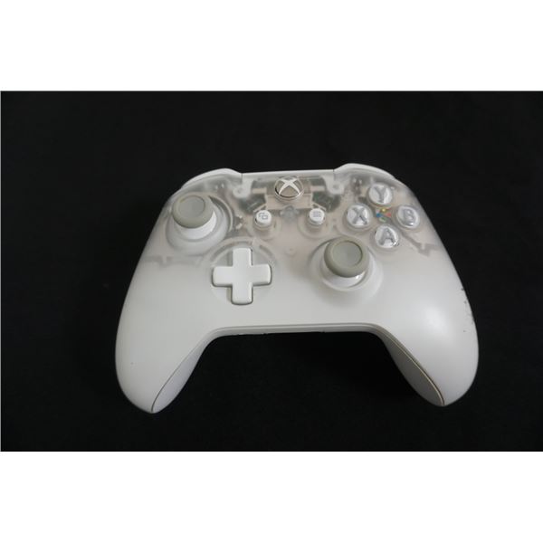 WHITE/CLEAR MICROSOFT XBOX ONE CONTROLLER TESTED AND WORKING