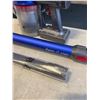 Image 3 : DYSON V7 ORIGIN CORDLESS VACUUM W/ ATTACHMENTS AND CHARGER - TESTED AND WORKING