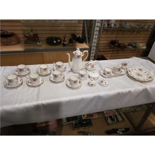 33 PIECES OF ROYAL ALBERT PETIT POINT CHINA : COFFEE POT, TEACUPS AND SAUCERS ETC