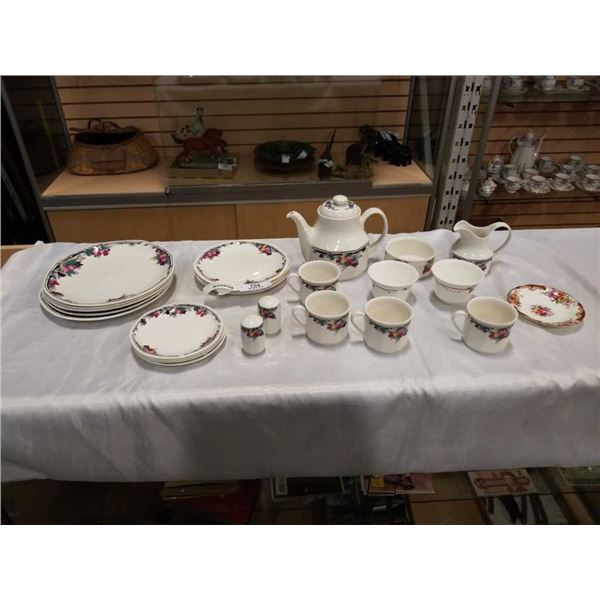 ROYAL DOULTON AUTUMNS GLORY CHINA DISHES